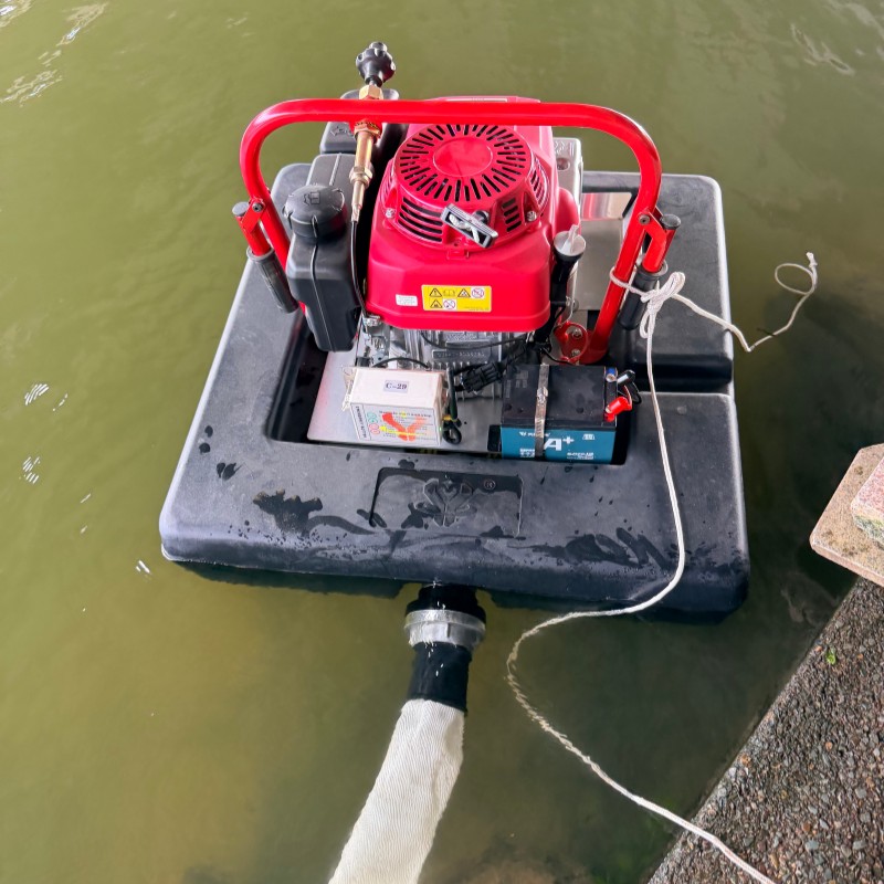 China portable fire pump remote floating pump with Honda engine,emergency fire fighting pump, swimming pool pump, fire truck water supply pump